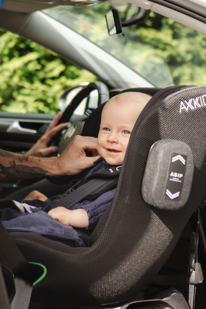 Axkid rear facing car seats Axkid Movekid Car Seat - Tar with Free Accessory